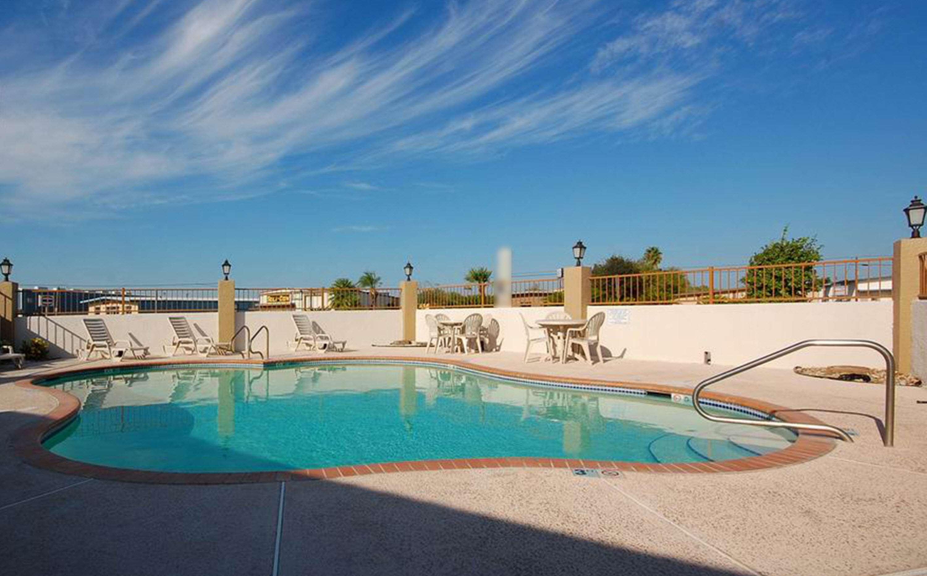 Best Western Plus Emerald Inn&Suites Garden City Exterior foto